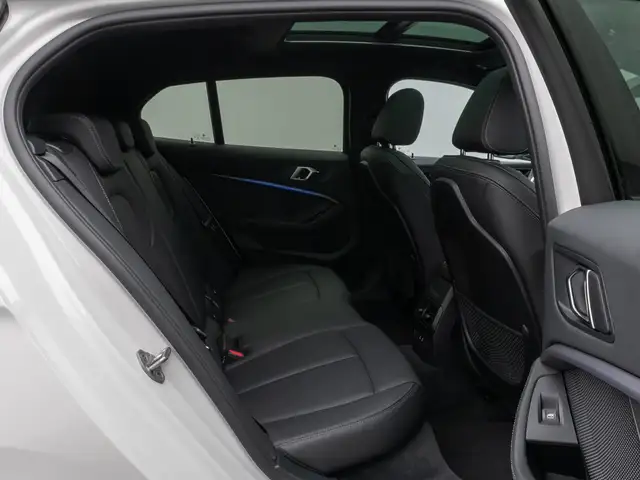 BMW 1 Series view 26