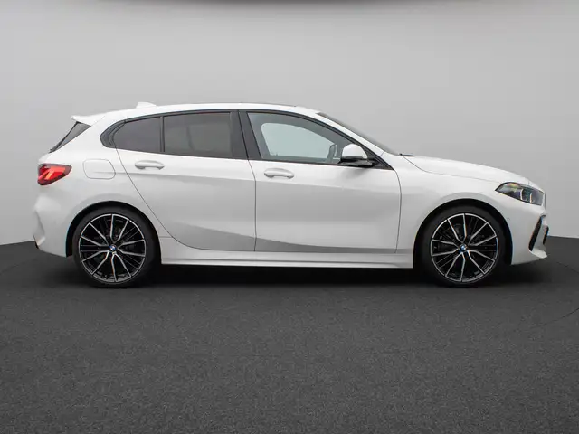 BMW 1 Series view 5