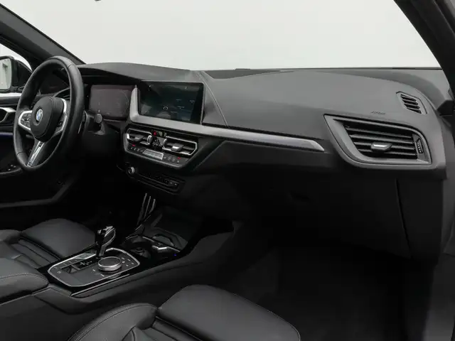 BMW 1 Series view 23
