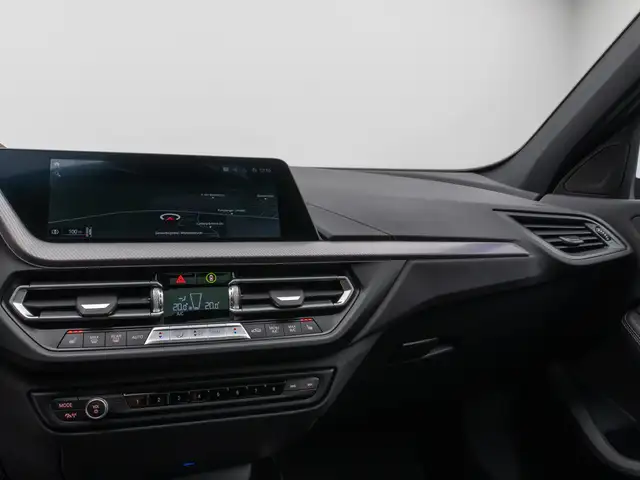 BMW 1 Series view 21