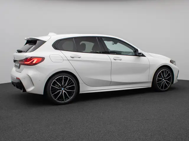 BMW 1 Series view 6
