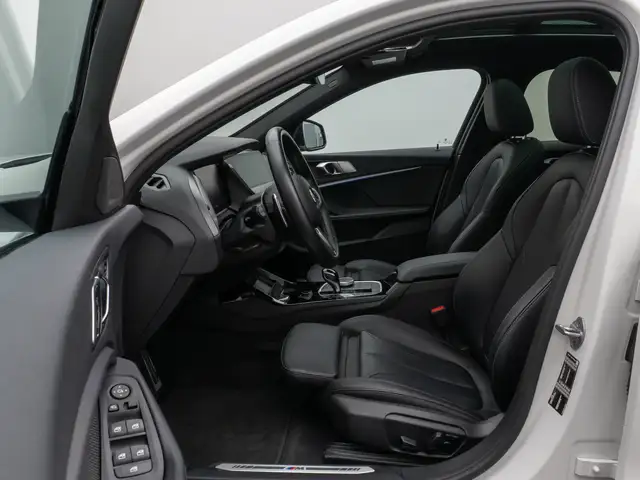 BMW 1 Series view 19