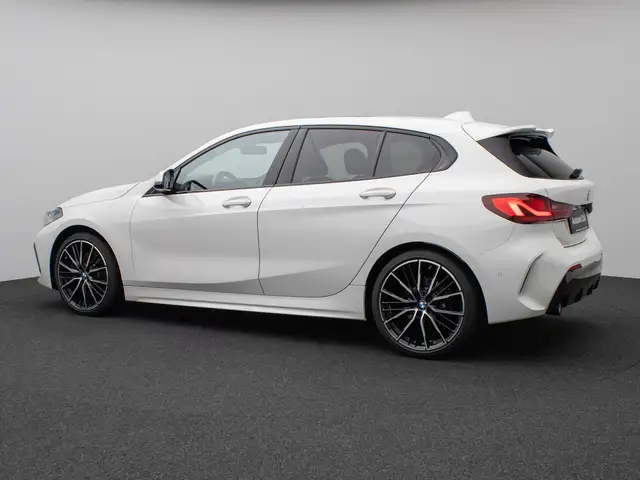 BMW 1 Series view 10