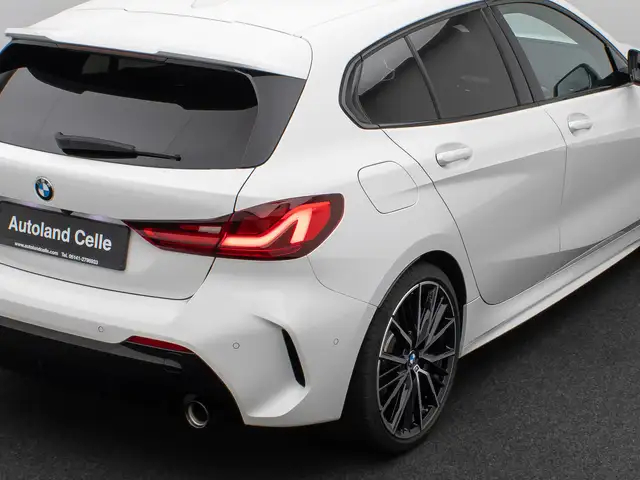 BMW 1 Series view 15