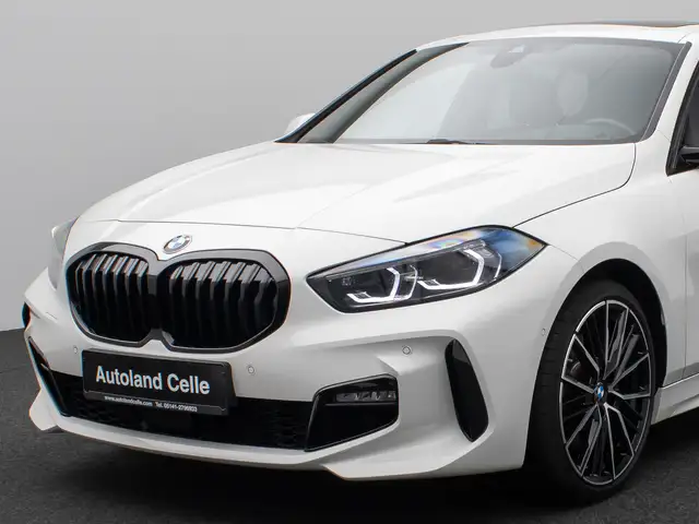 BMW 1 Series view 16