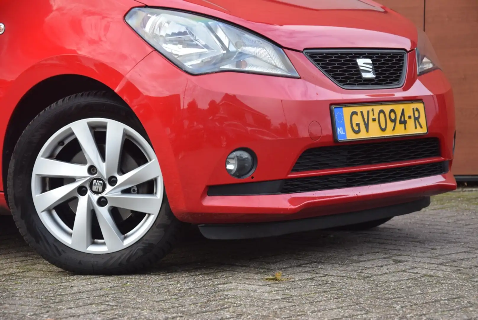 SEAT Mii 1.0 Sport Connect Airco/Cruise/PDC/LM Velgen/Bluet Rouge - 2