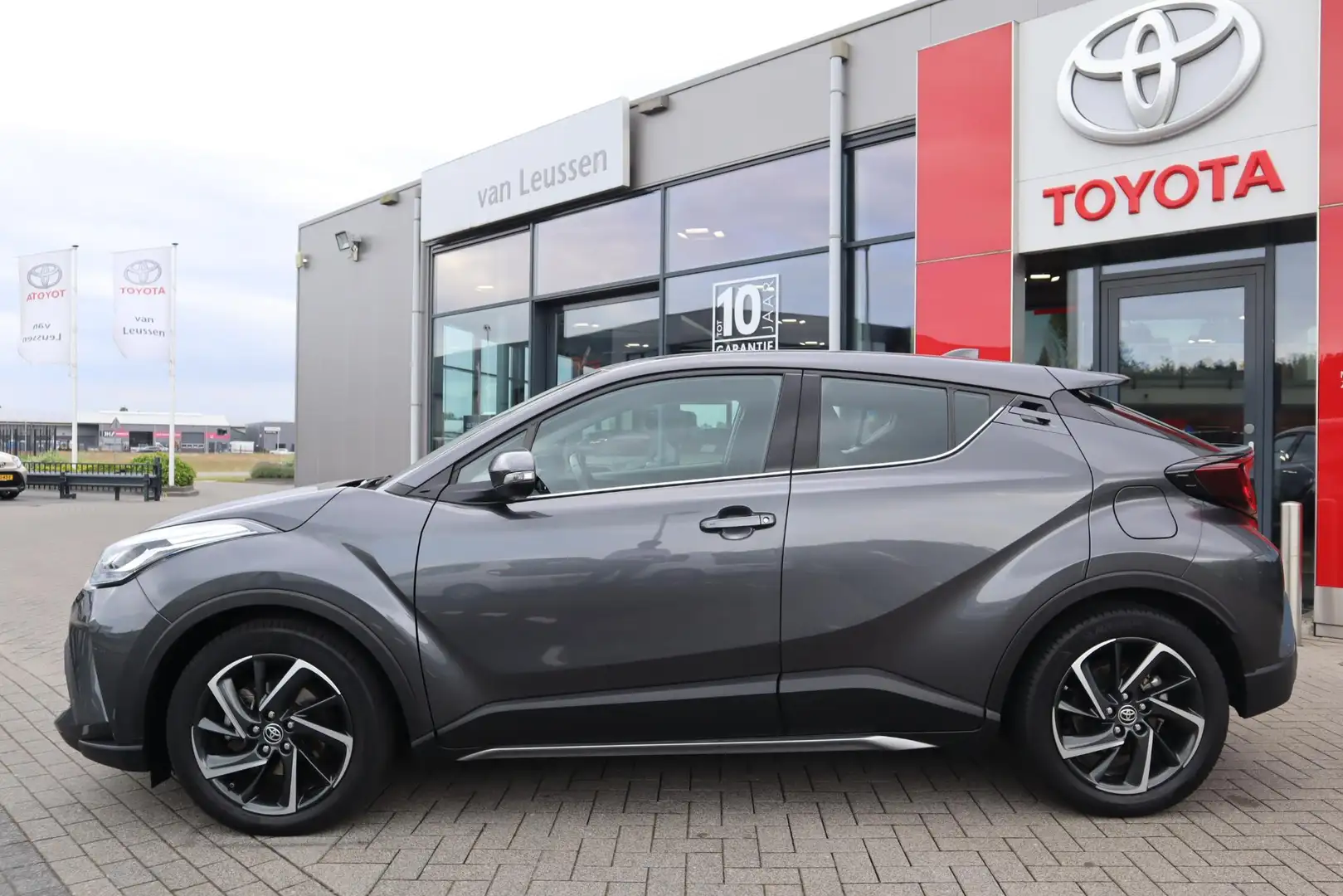 Toyota C-HR 2.0 HYBRID 184PK NAVI APPLE/ANDROID KEYLESS PARK-S Grau - 2