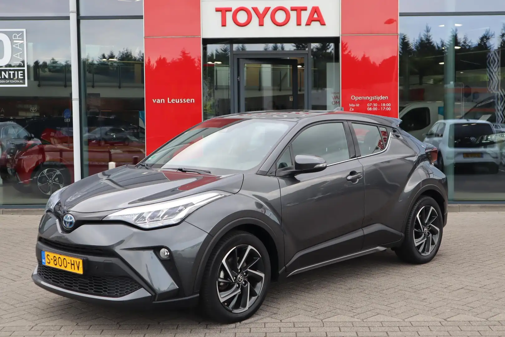 Toyota C-HR 2.0 HYBRID 184PK NAVI APPLE/ANDROID KEYLESS PARK-S Grau - 1