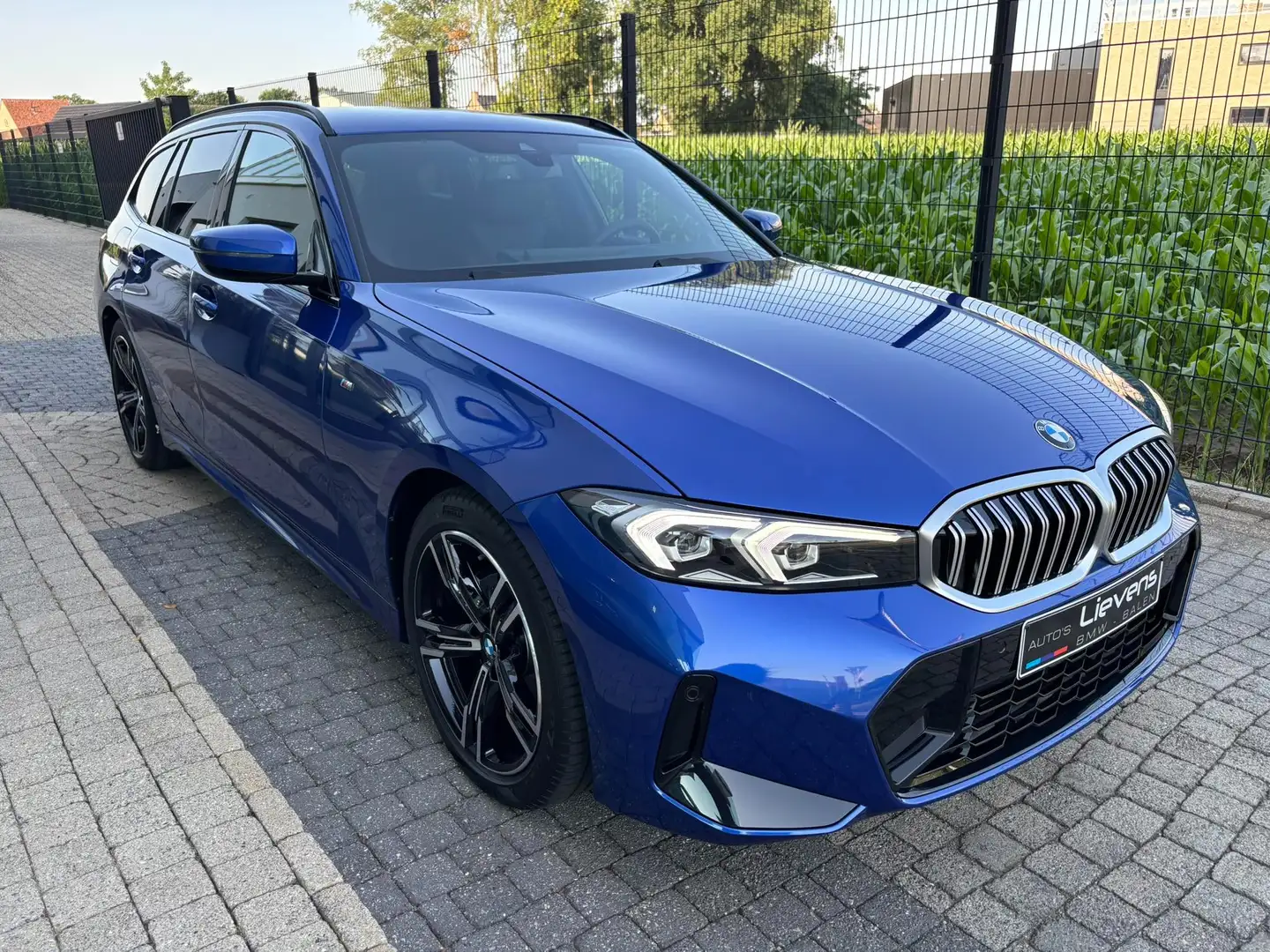 BMW 318 318i Touring Aut. M Sport Bleu - 2
