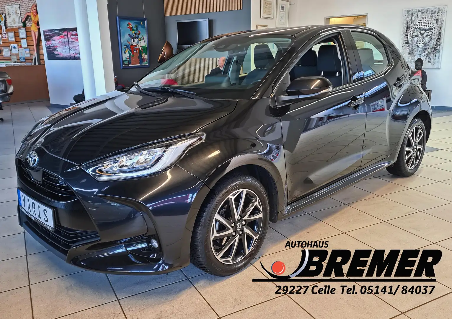 Toyota Yaris Yaris 5-Türer 1.5 VVT-i Team D + Allwetter + Schwarz - 1