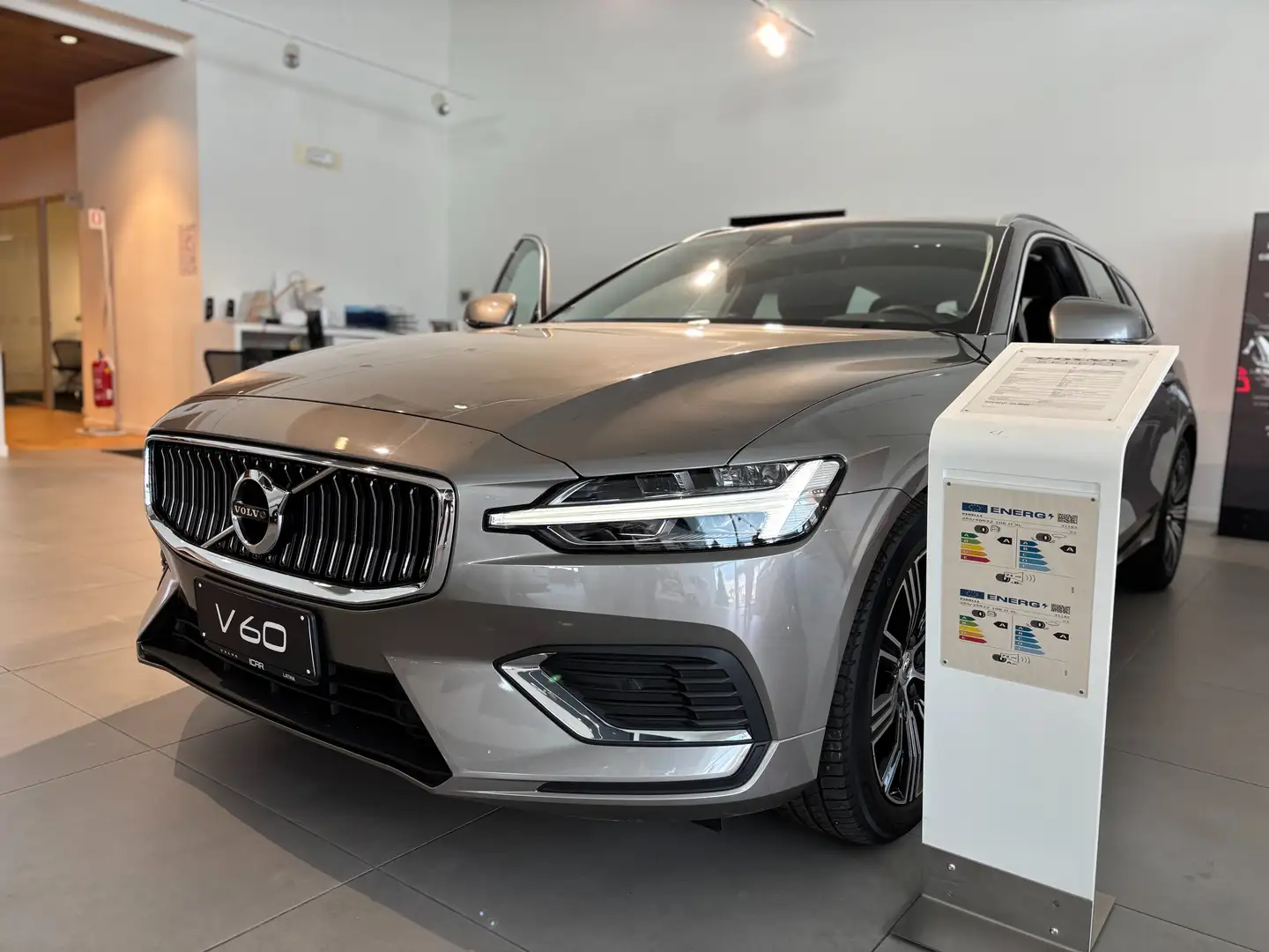 Volvo V60 V60 II 2019 2.0 t6 INS.EXP. AWD AUT. P-IN Bej - 1