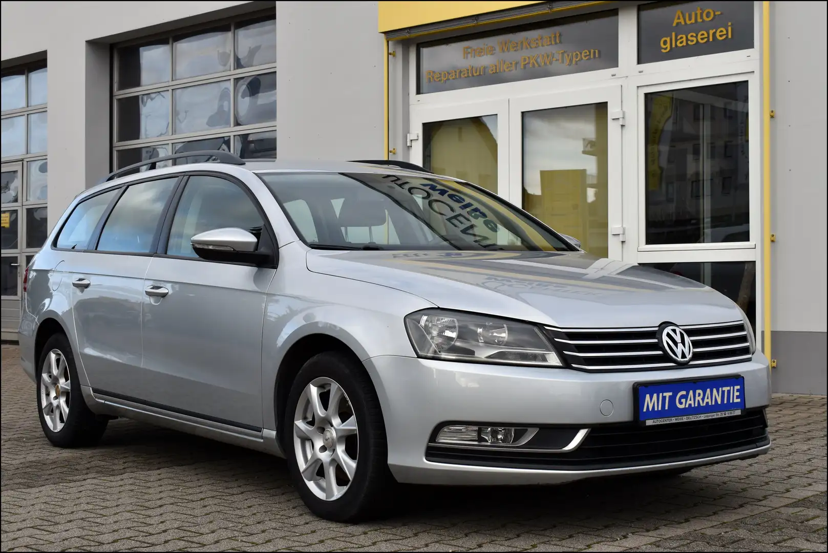 Volkswagen Passat Variant Trendline TÜV-Neu Navi Tempo GARANTIE Grijs - 2