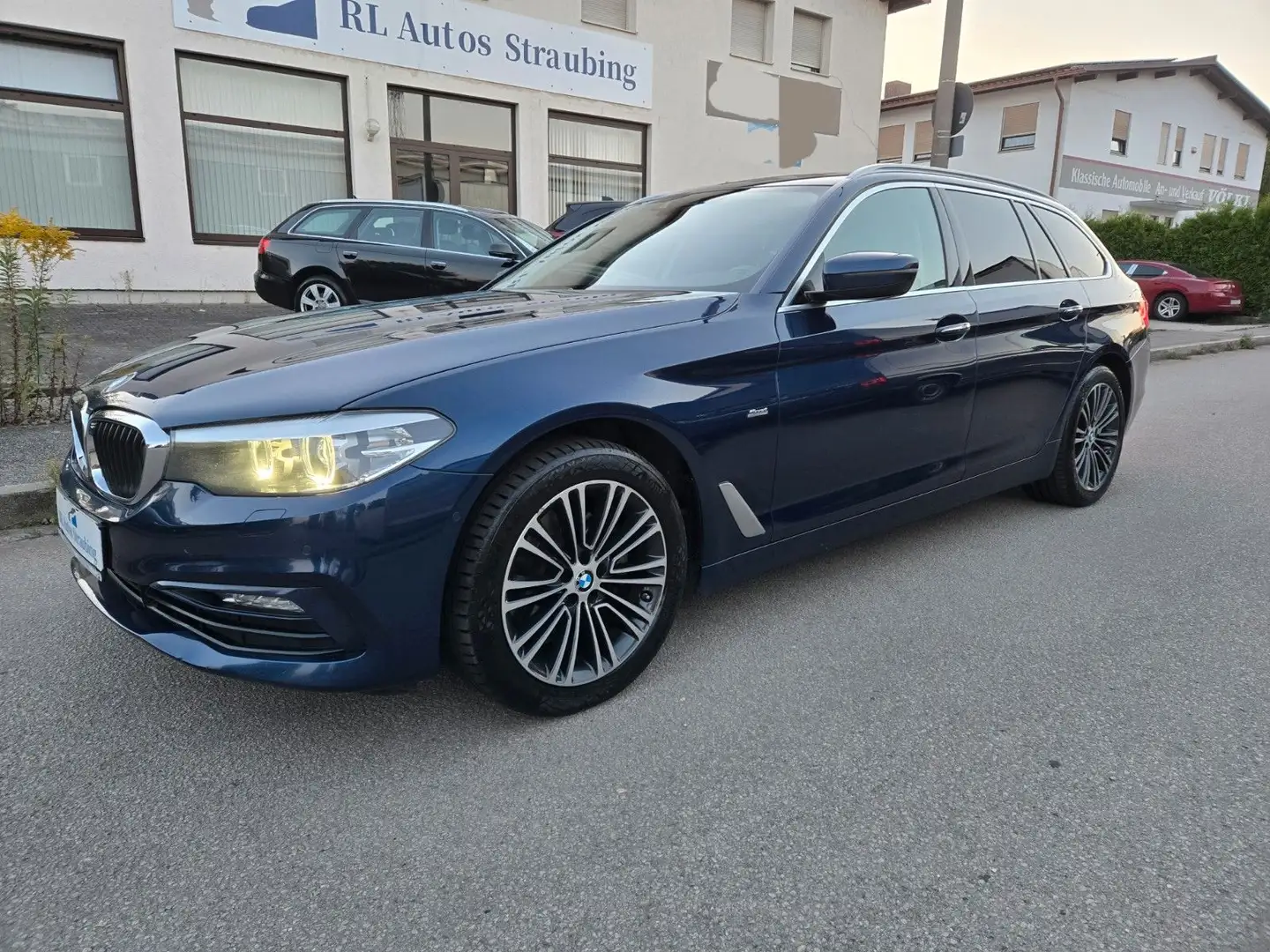 BMW 520 d xDrive Sport Line*Standheizung*8Fach berei Bleu - 1