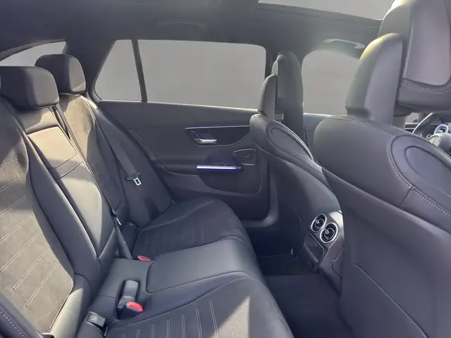 Mercedes-Benz C-Class view 9