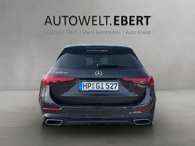 Mercedes-Benz C-Class view 4