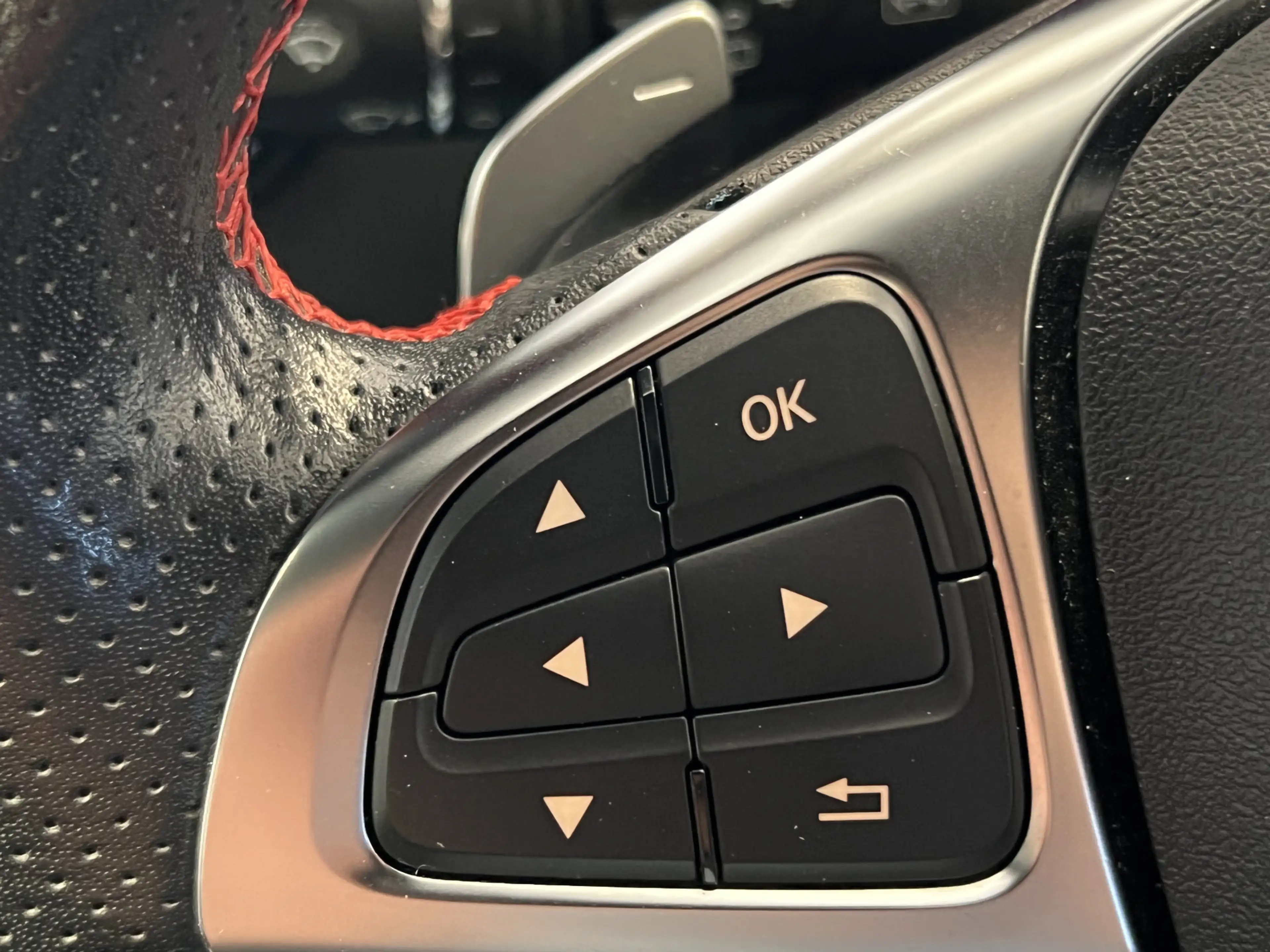 Mercedes-Benz GLA 180 Business Solution AMG — photo 23