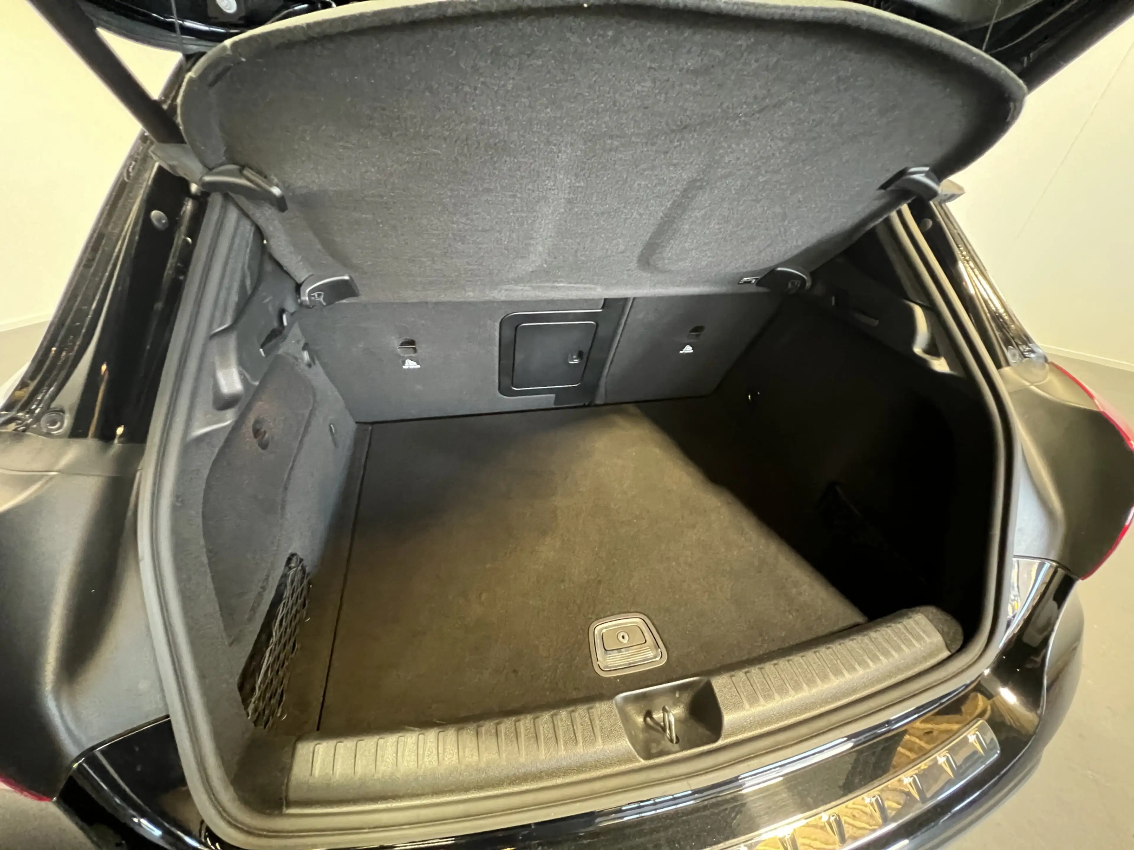 Mercedes-Benz GLA 180 Business Solution AMG — photo 9