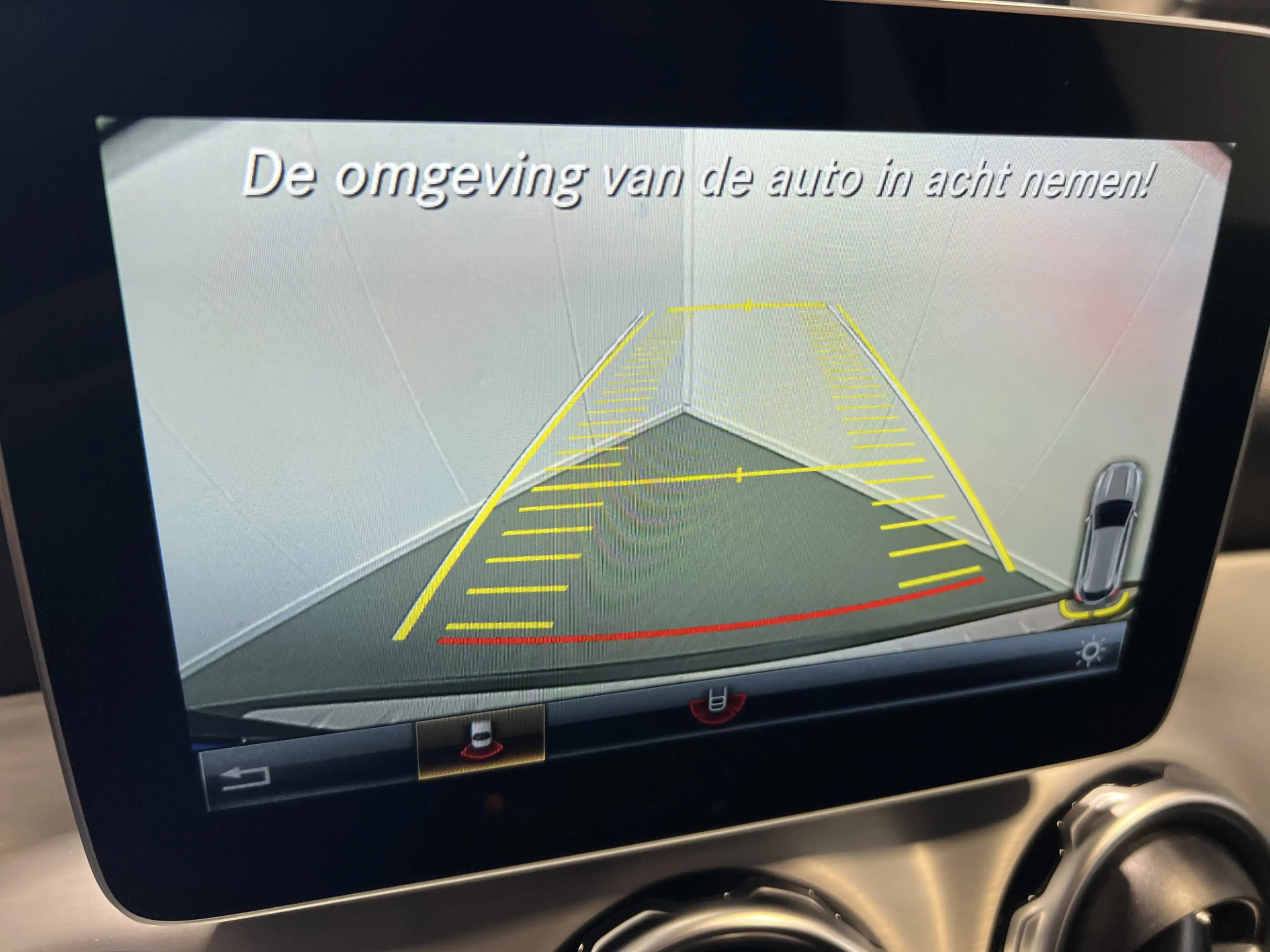 Mercedes-Benz GLA 180 Business Solution AMG — photo 17