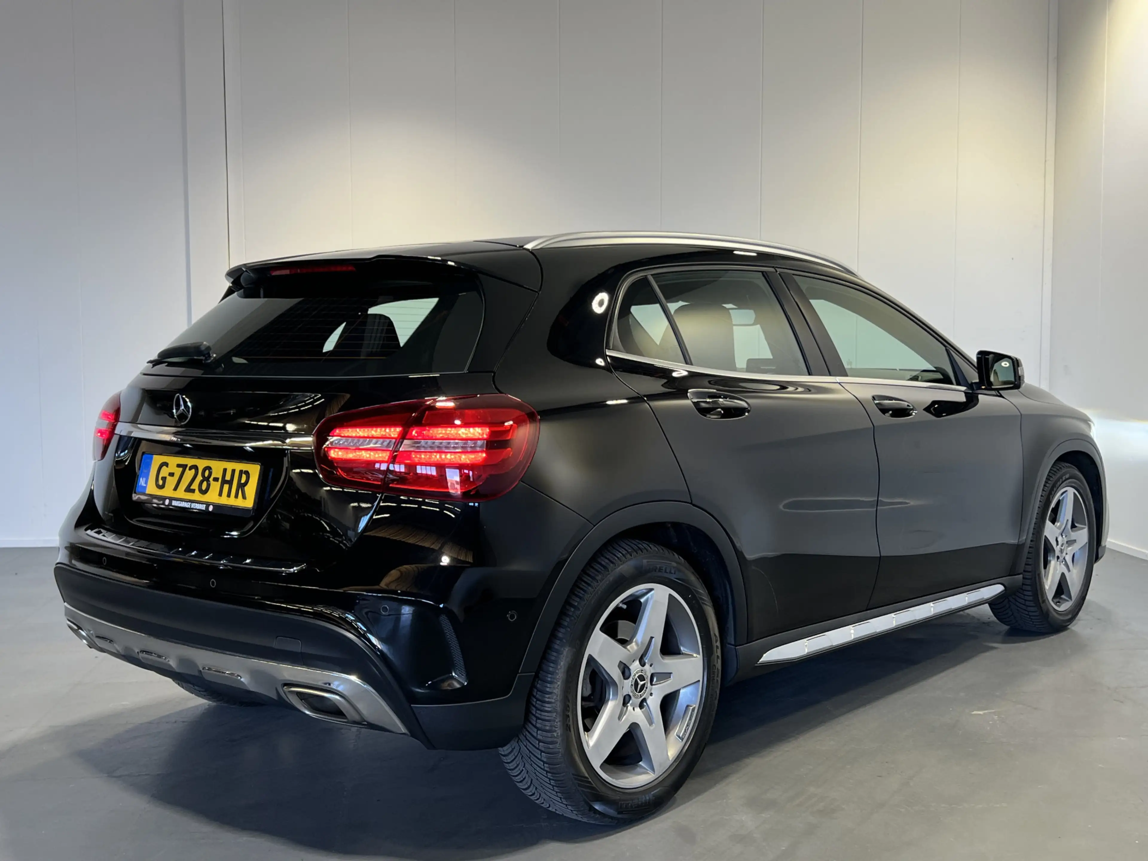 Mercedes-Benz GLA 180 Business Solution AMG — photo 2