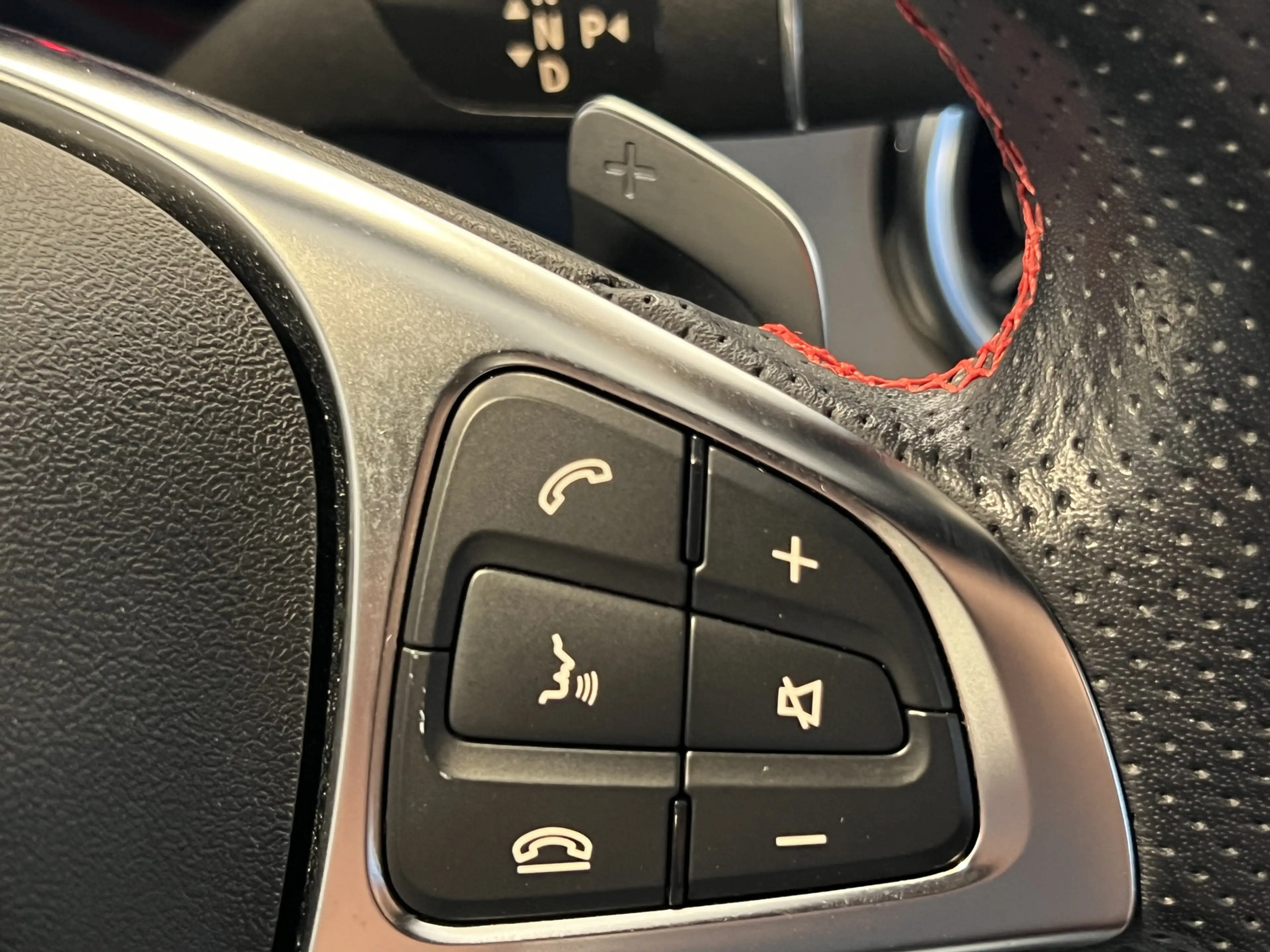 Mercedes-Benz GLA 180 Business Solution AMG — photo 24