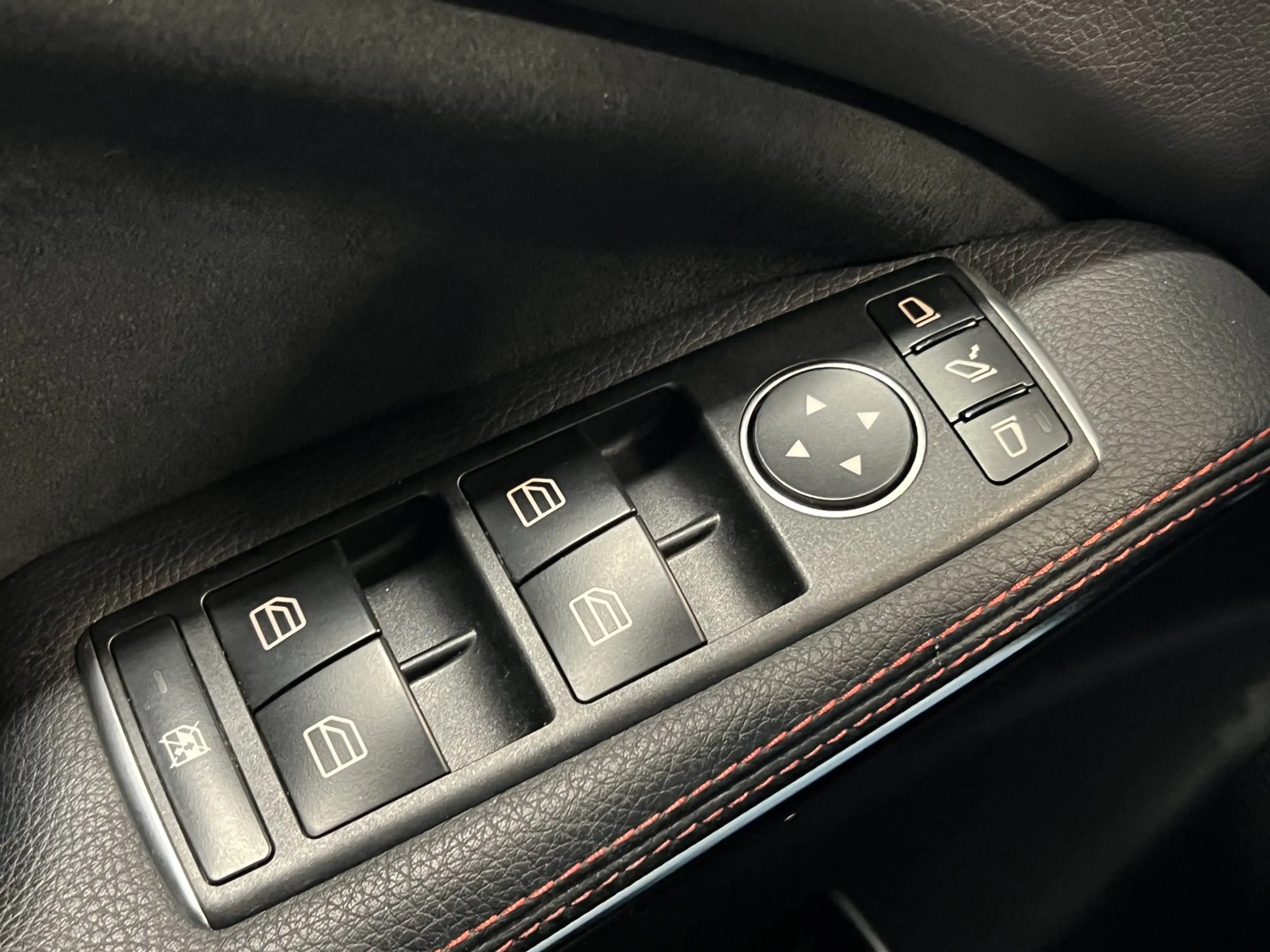 Mercedes-Benz GLA 180 Business Solution AMG — photo 25
