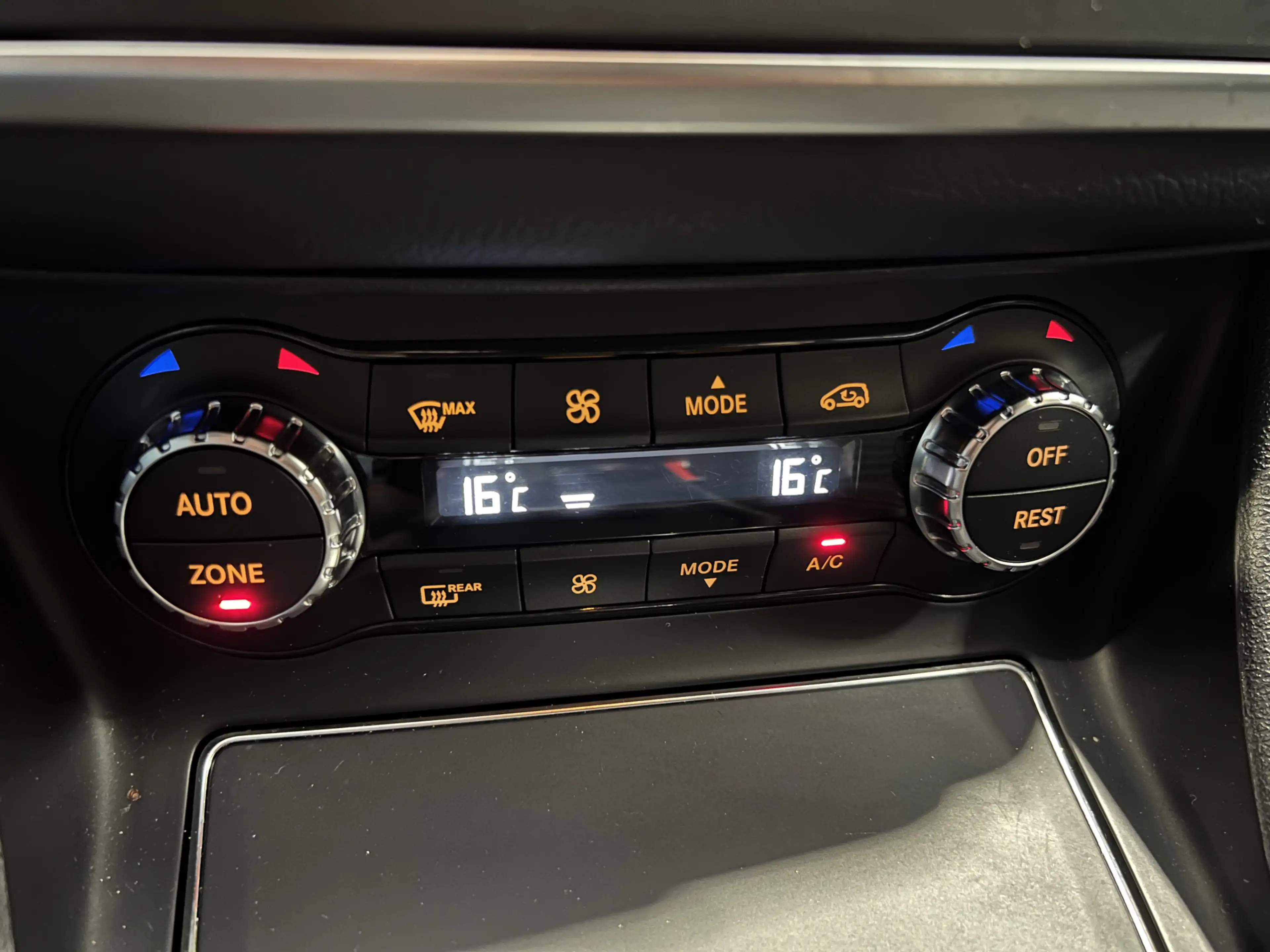Mercedes-Benz GLA 180 Business Solution AMG — photo 15