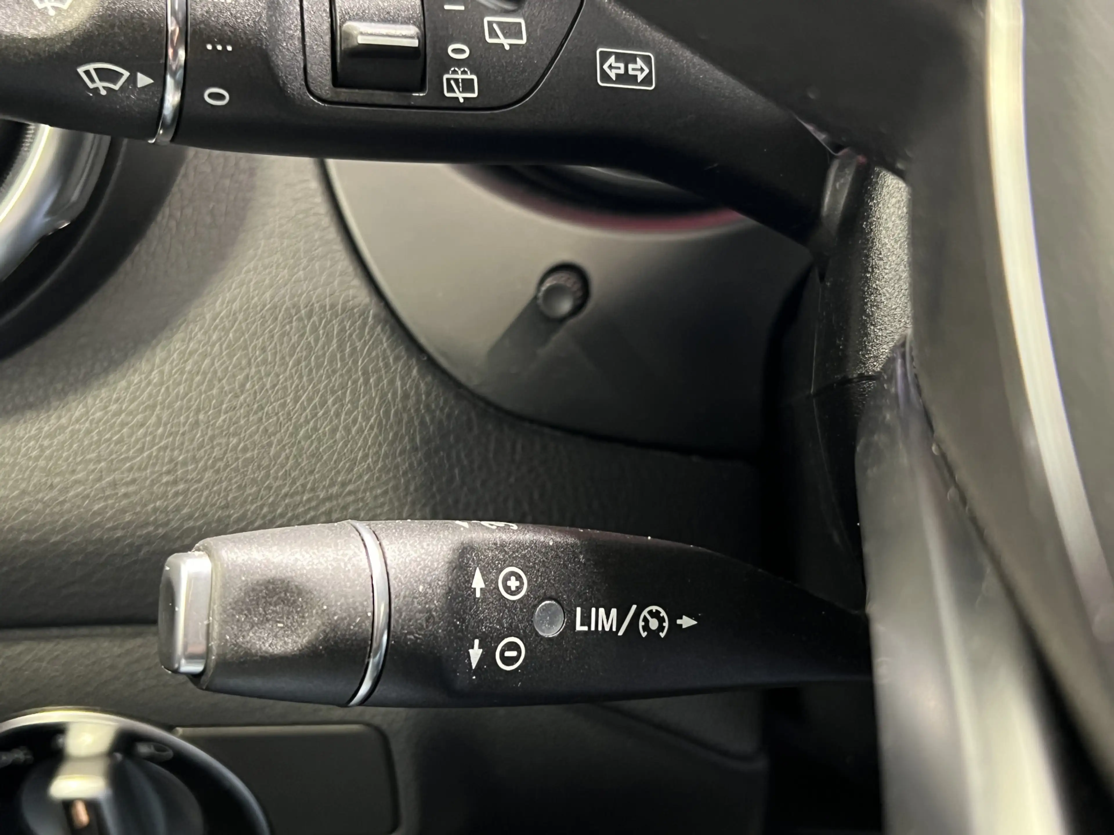 Mercedes-Benz GLA 180 Business Solution AMG — photo 13