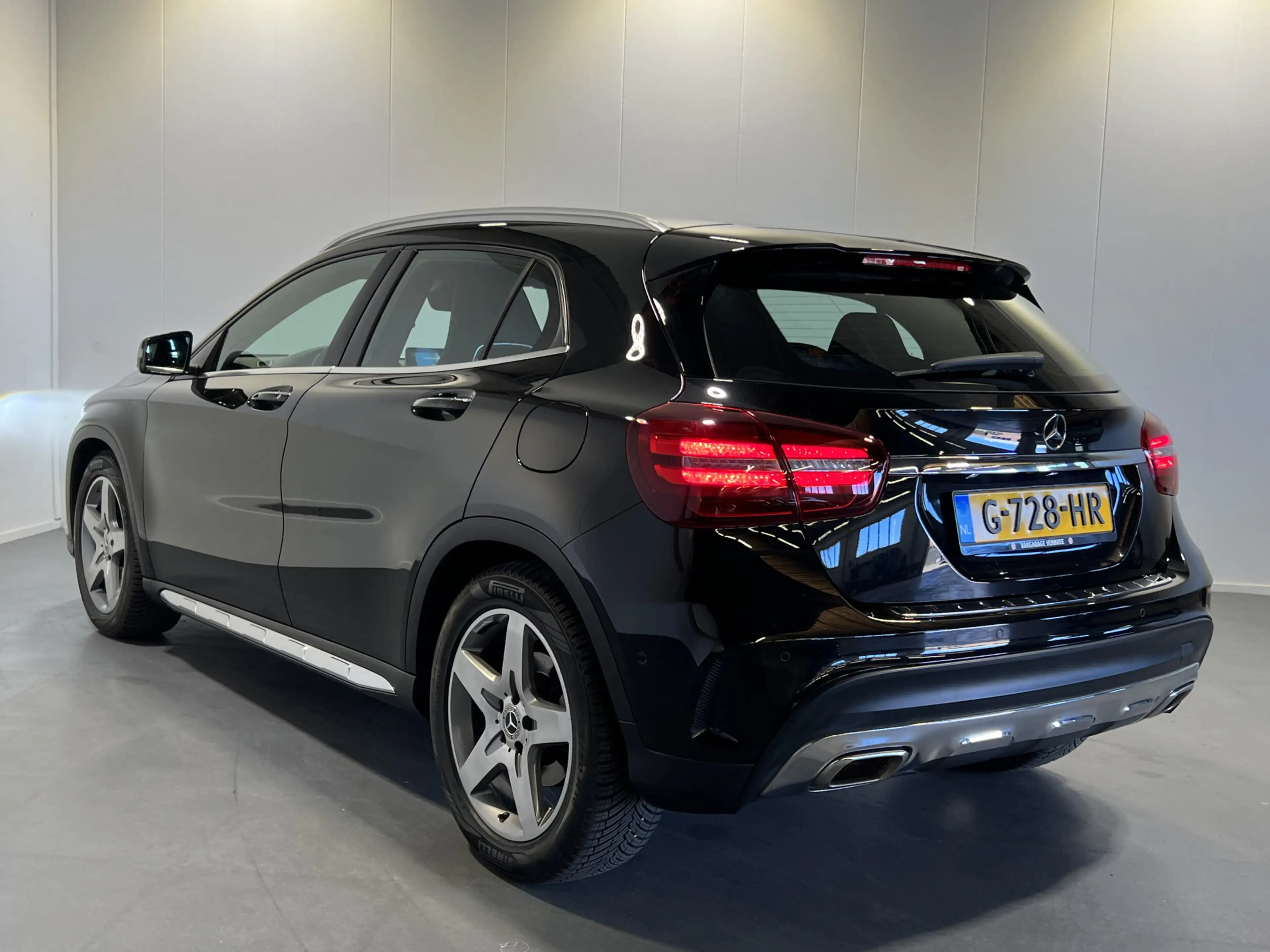 Mercedes-Benz GLA 180 Business Solution AMG — photo 35