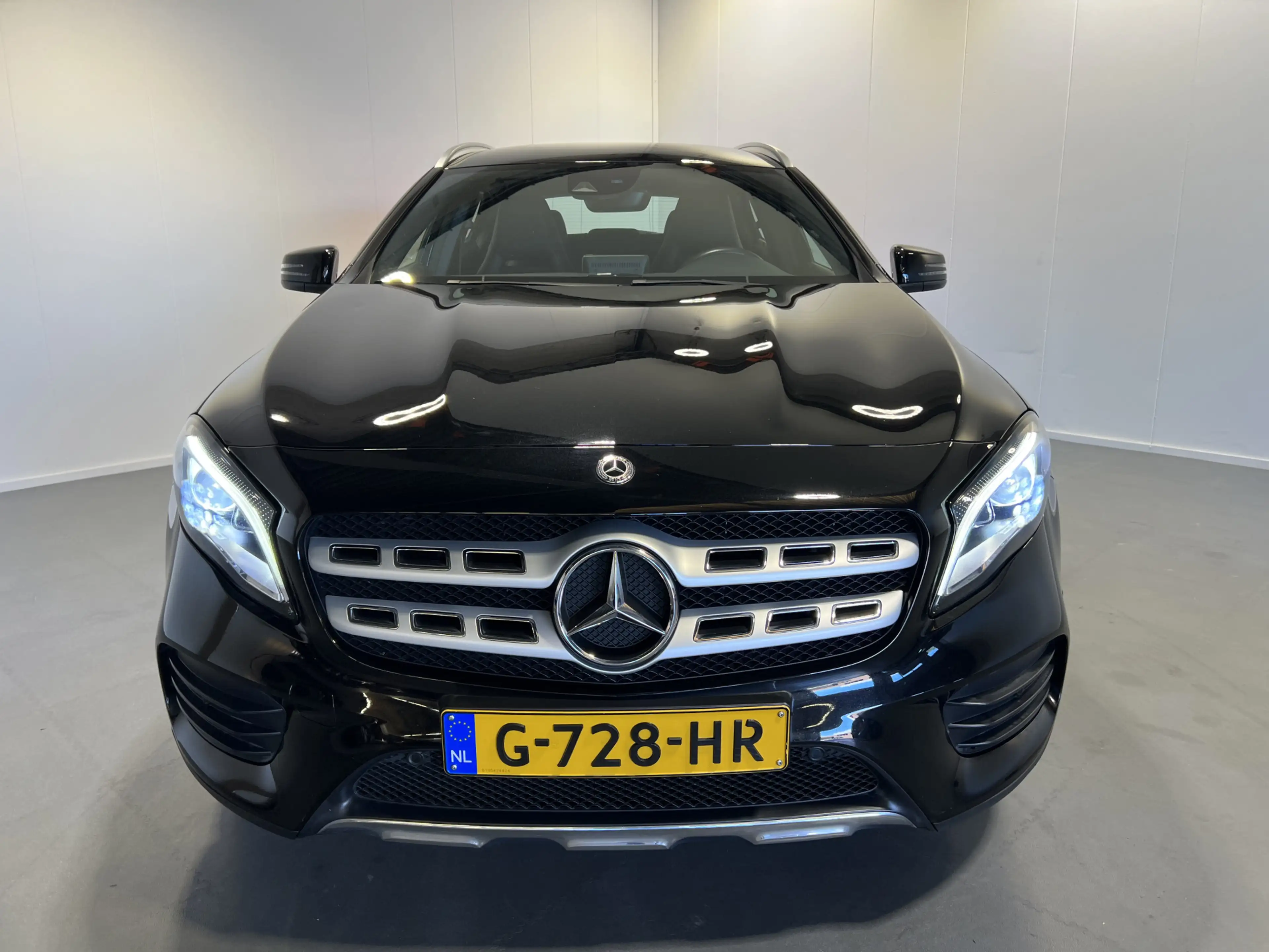 Mercedes-Benz GLA 180 Business Solution AMG — photo 11
