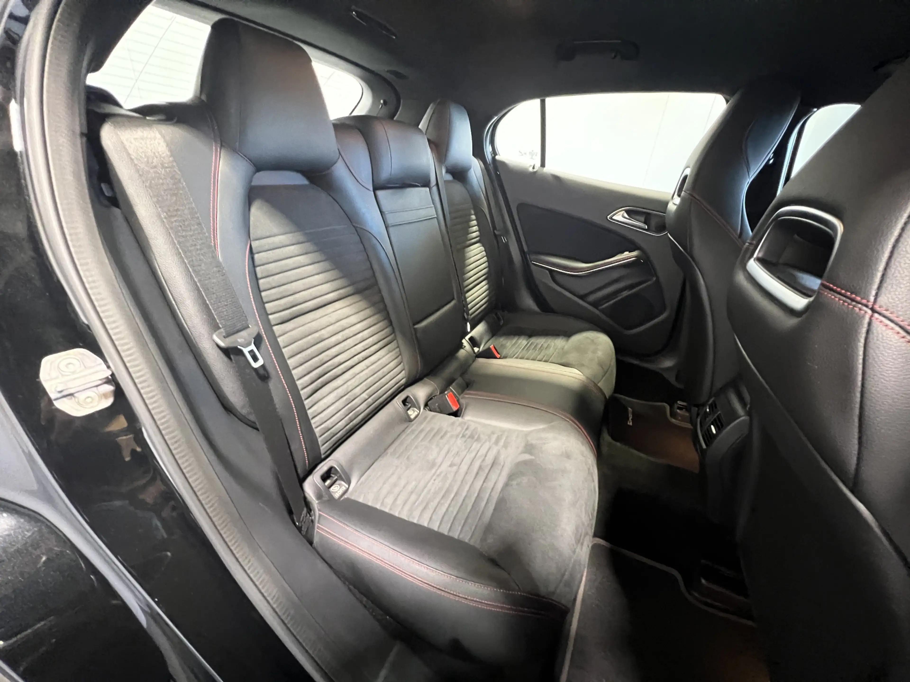 Mercedes-Benz GLA 180 Business Solution AMG — photo 8
