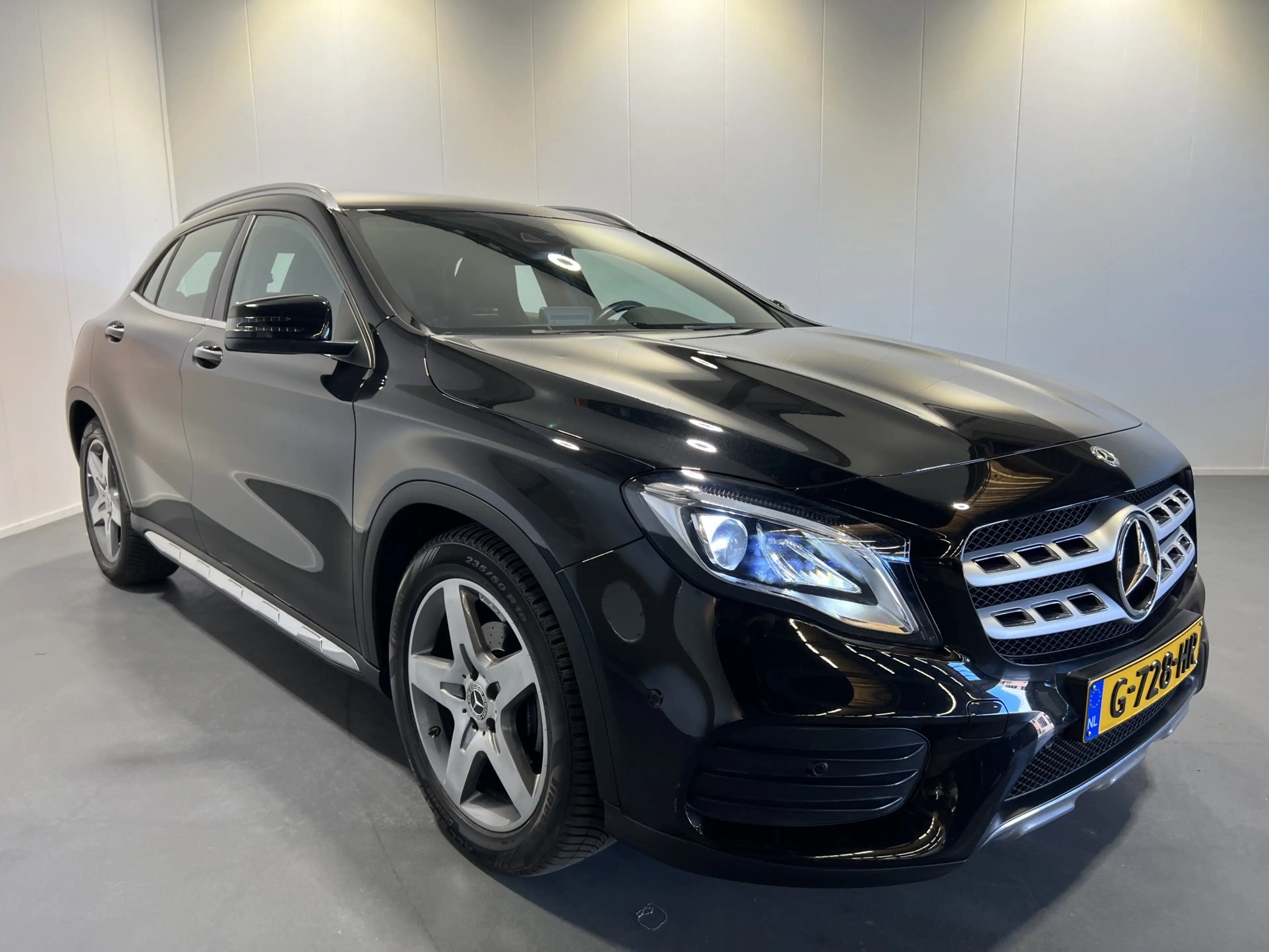 Mercedes-Benz GLA 180 Business Solution AMG — photo 36