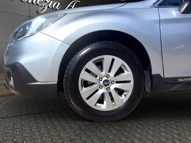 Subaru Outback view 5