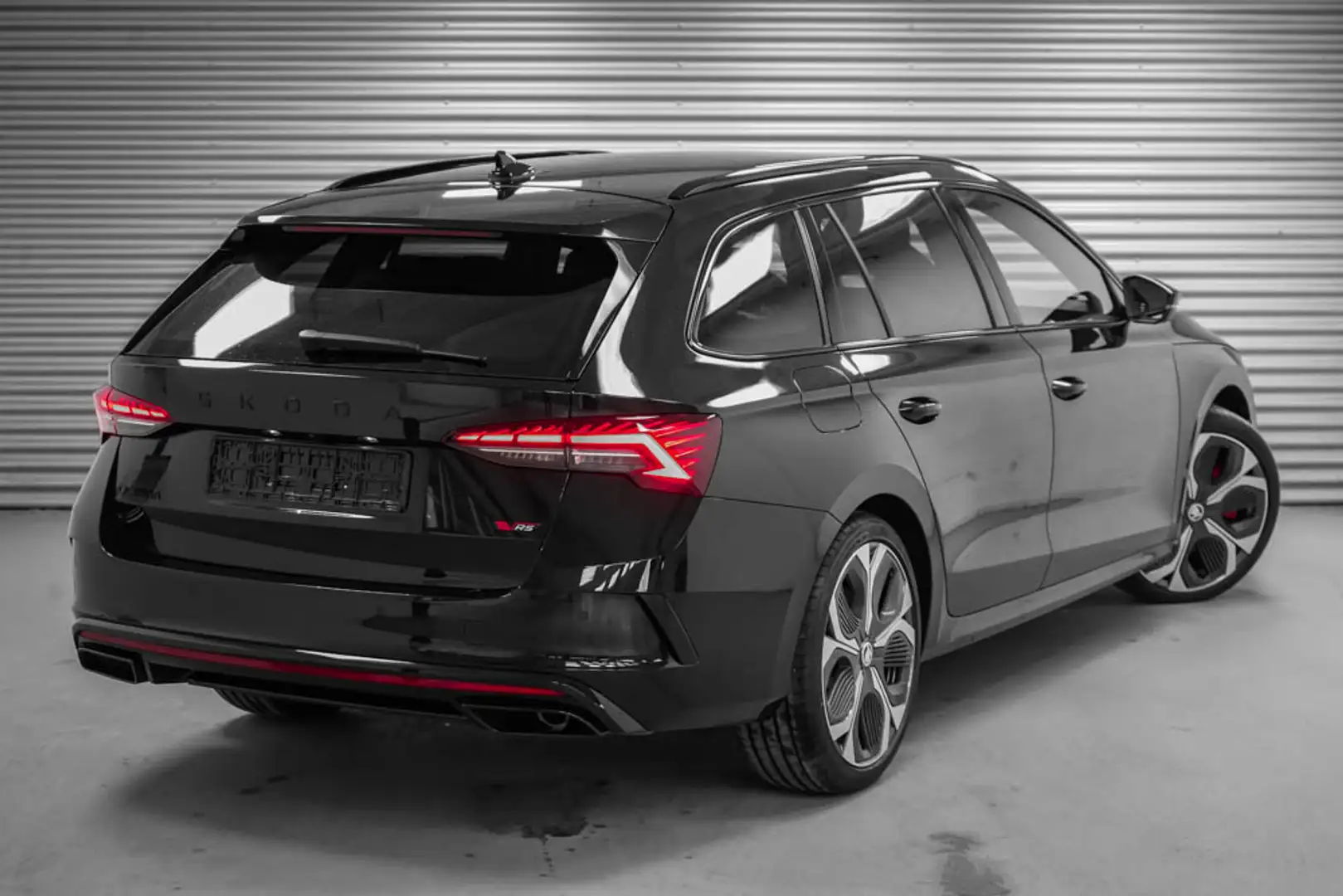 Skoda Octavia 2,0 TSI DSG RS Czarny - 2