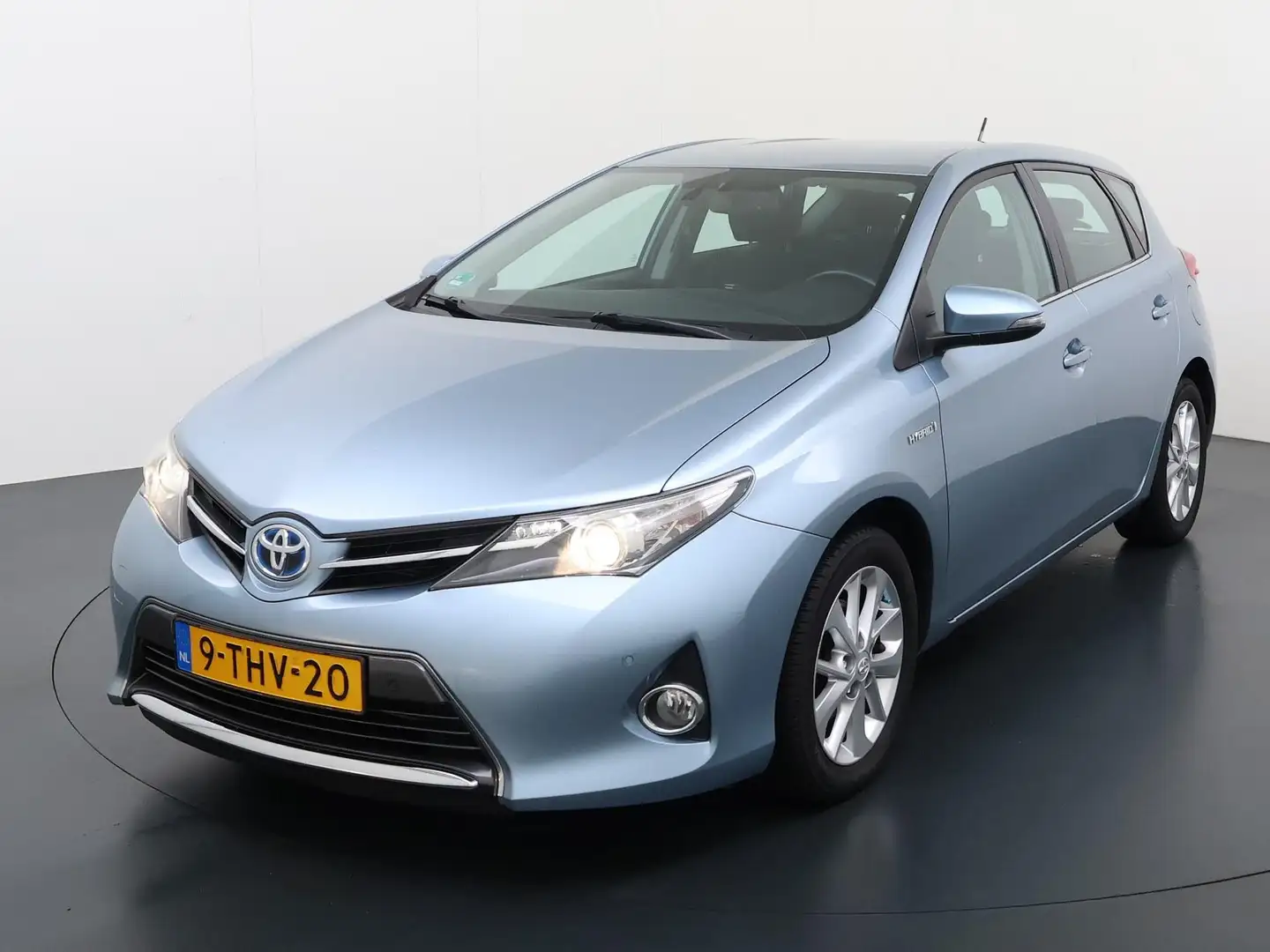 Toyota Auris 1.8 Hybrid Dynamic Blauw - 1