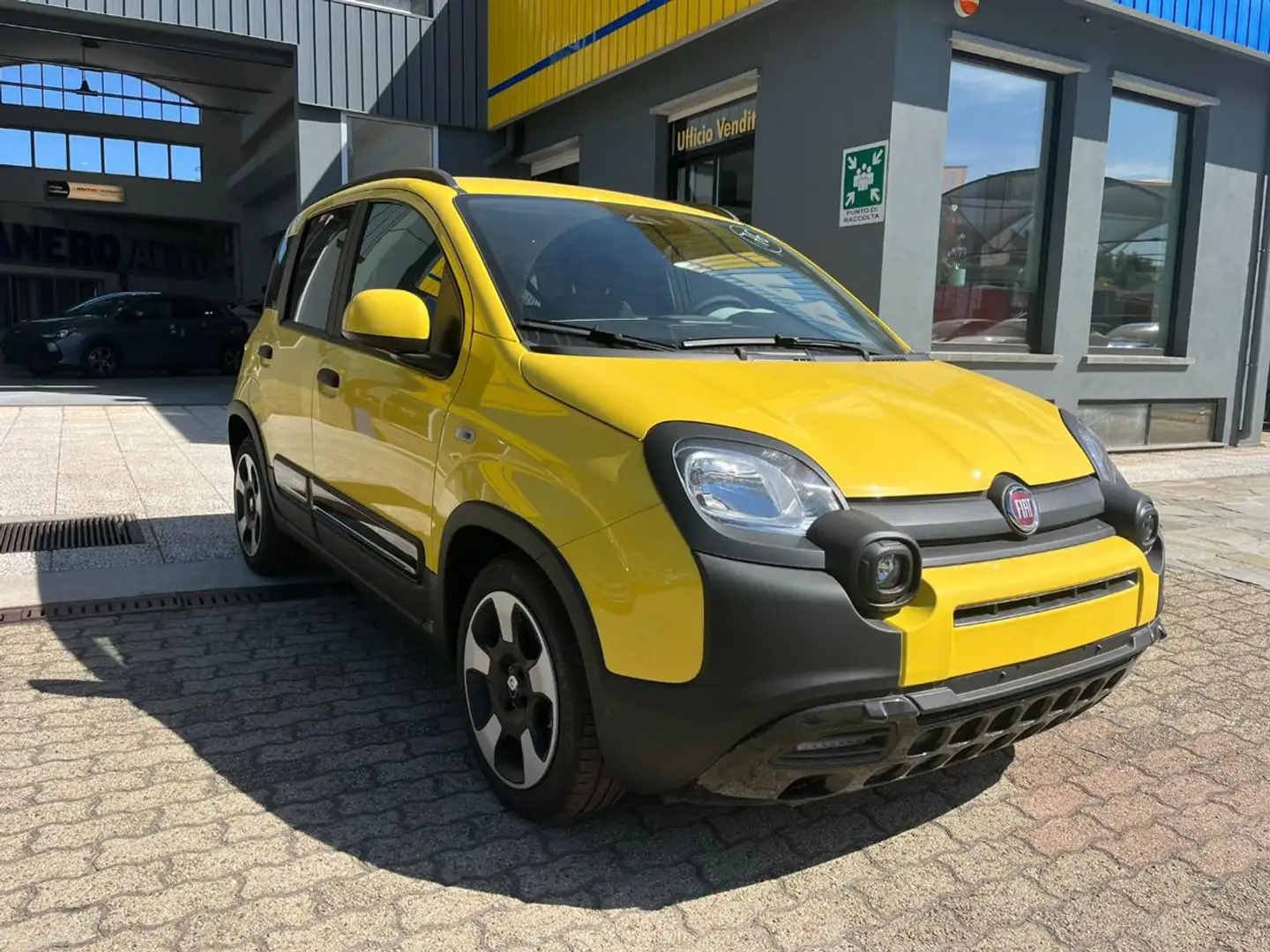 Fiat New Panda Panda 1.0 FireFly S&S Hybrid Pandina Giallo - 1