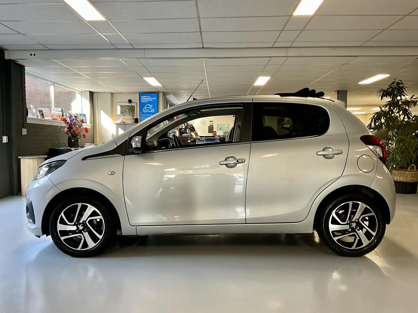 Peugeot 108 1.0 e-VTi Allure TOP! ** RIJKLAARPRIJS ** Grau - 2