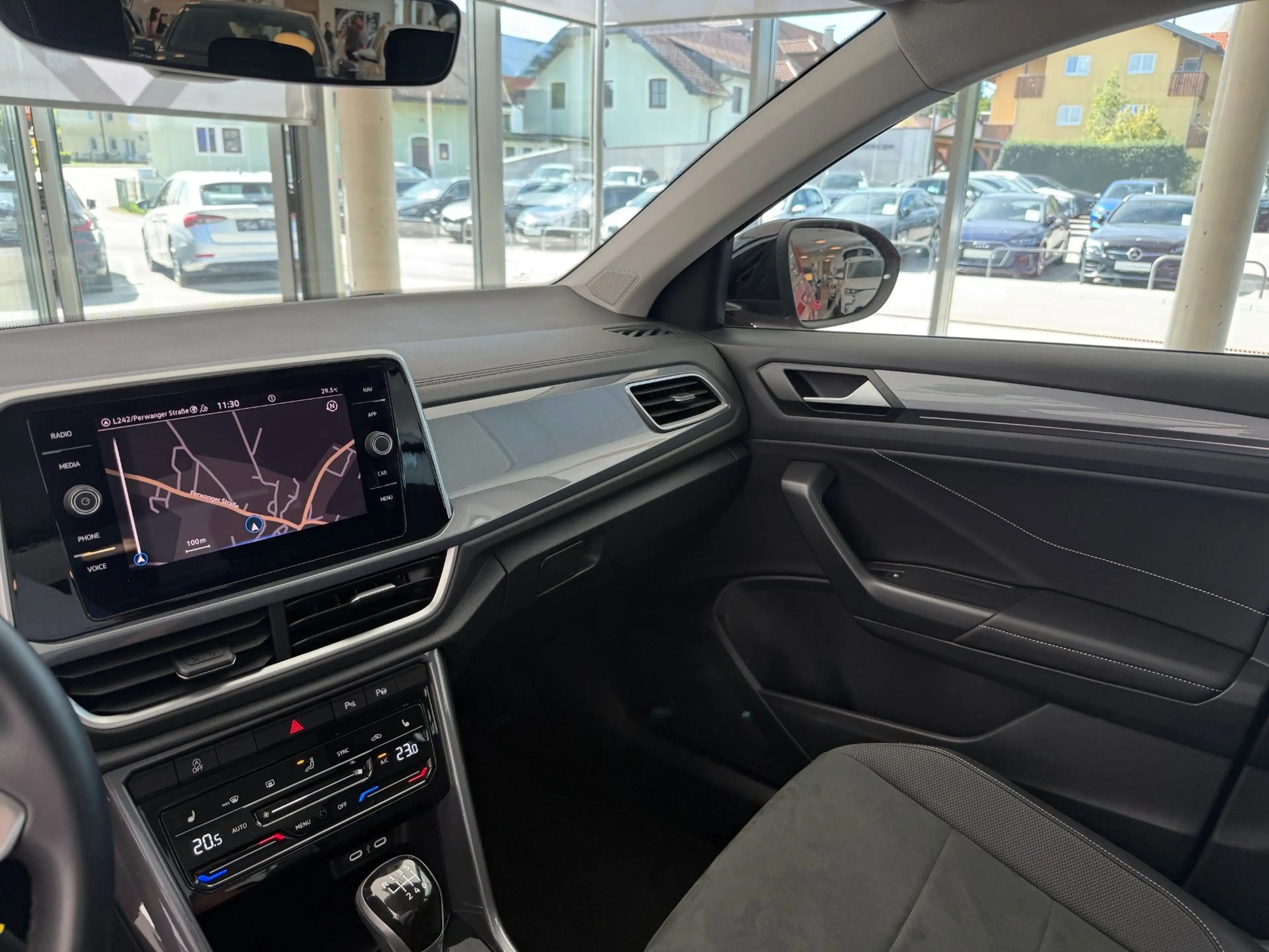 Volkswagen T-Roc 1,0 TSI Style — photo 15