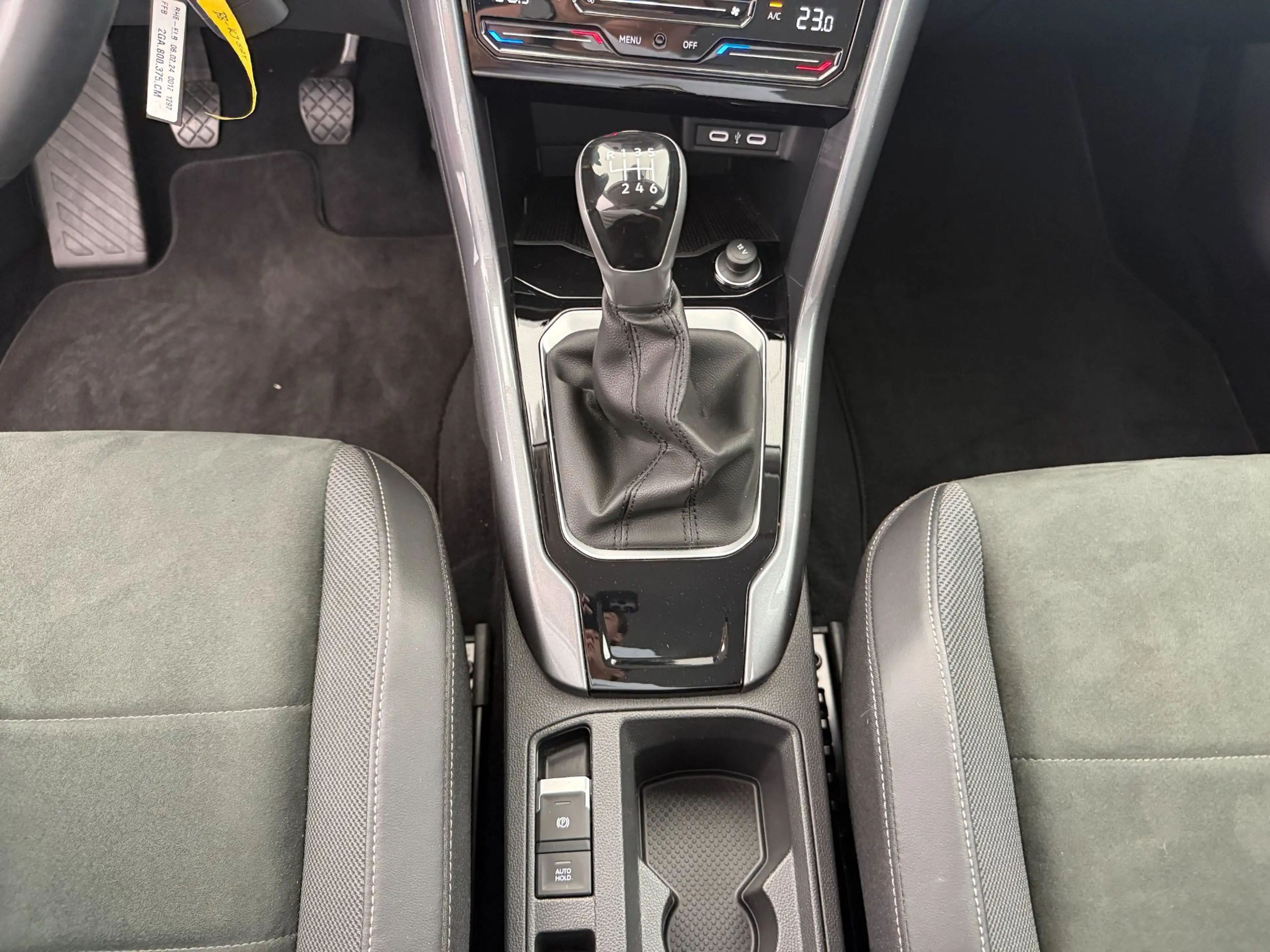 Volkswagen T-Roc 1,0 TSI Style — photo 14