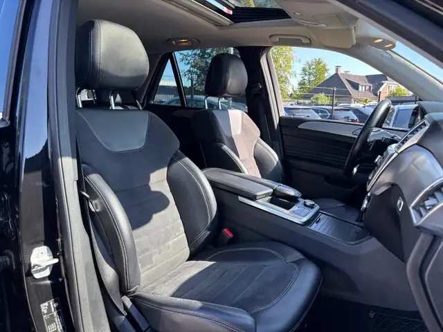 Mercedes-Benz M-Class view 12