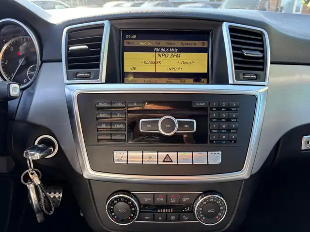 Mercedes-Benz M-Class view 13