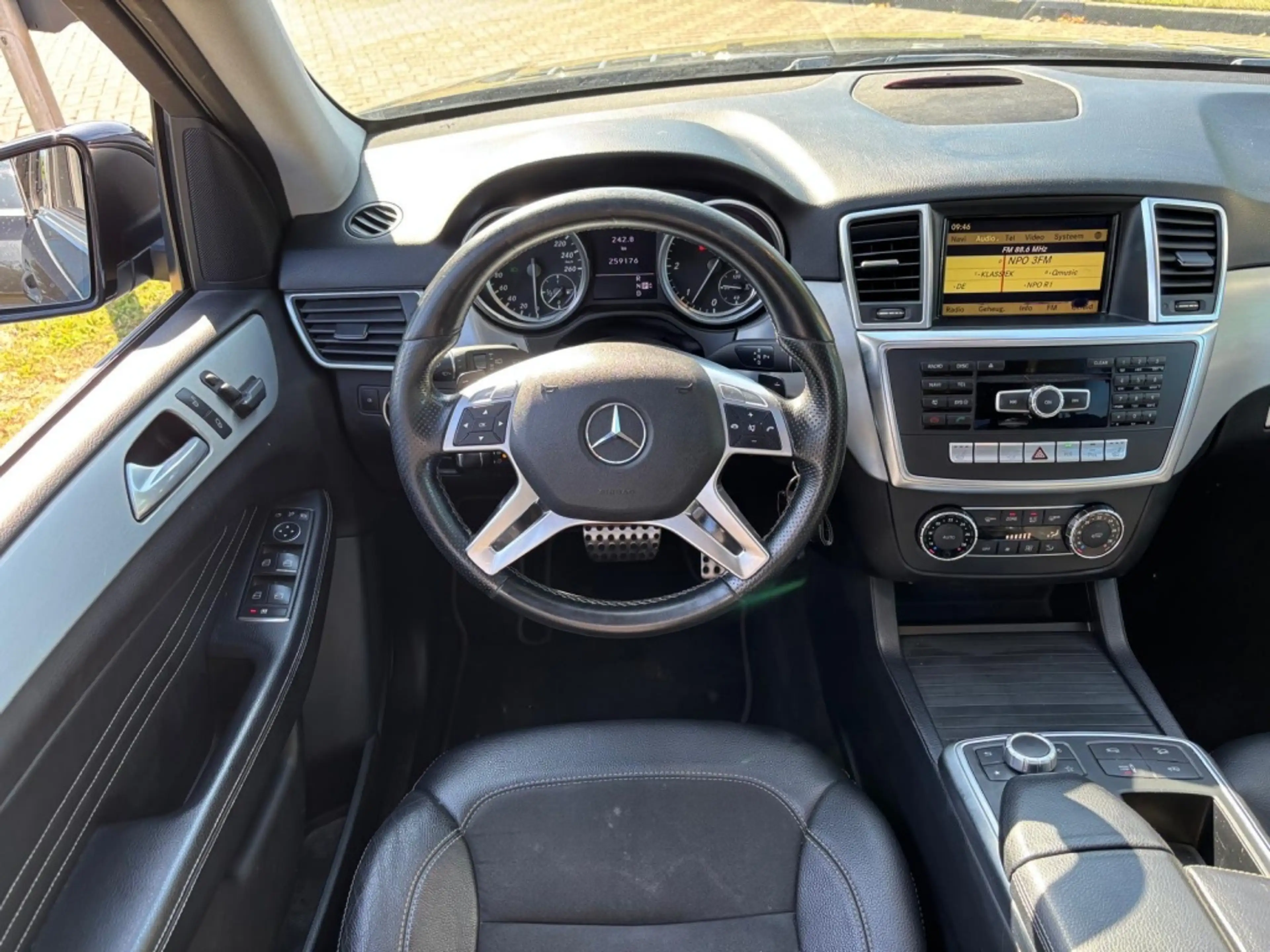 Mercedes-Benz ML 350 M-klasse BlueTEC 2012 Zwart Trekhaak Schuifdak ML3 — photo 9