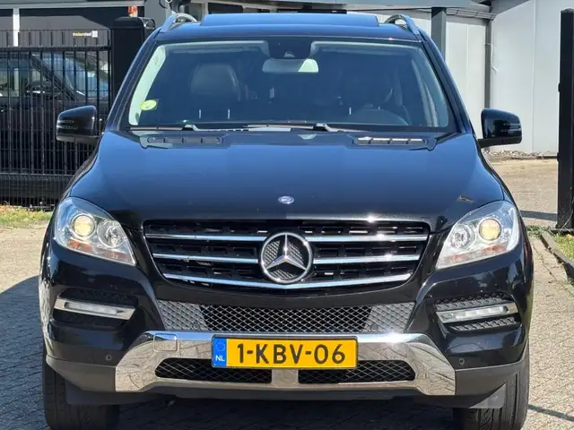 Mercedes-Benz M-Class view 2
