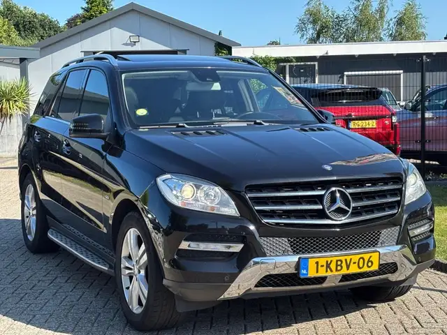 Mercedes-Benz M-Class view 3