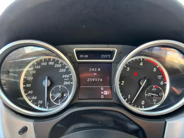 Mercedes-Benz M-Class view 14
