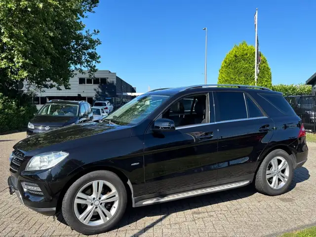 Mercedes-Benz M-Class view 8