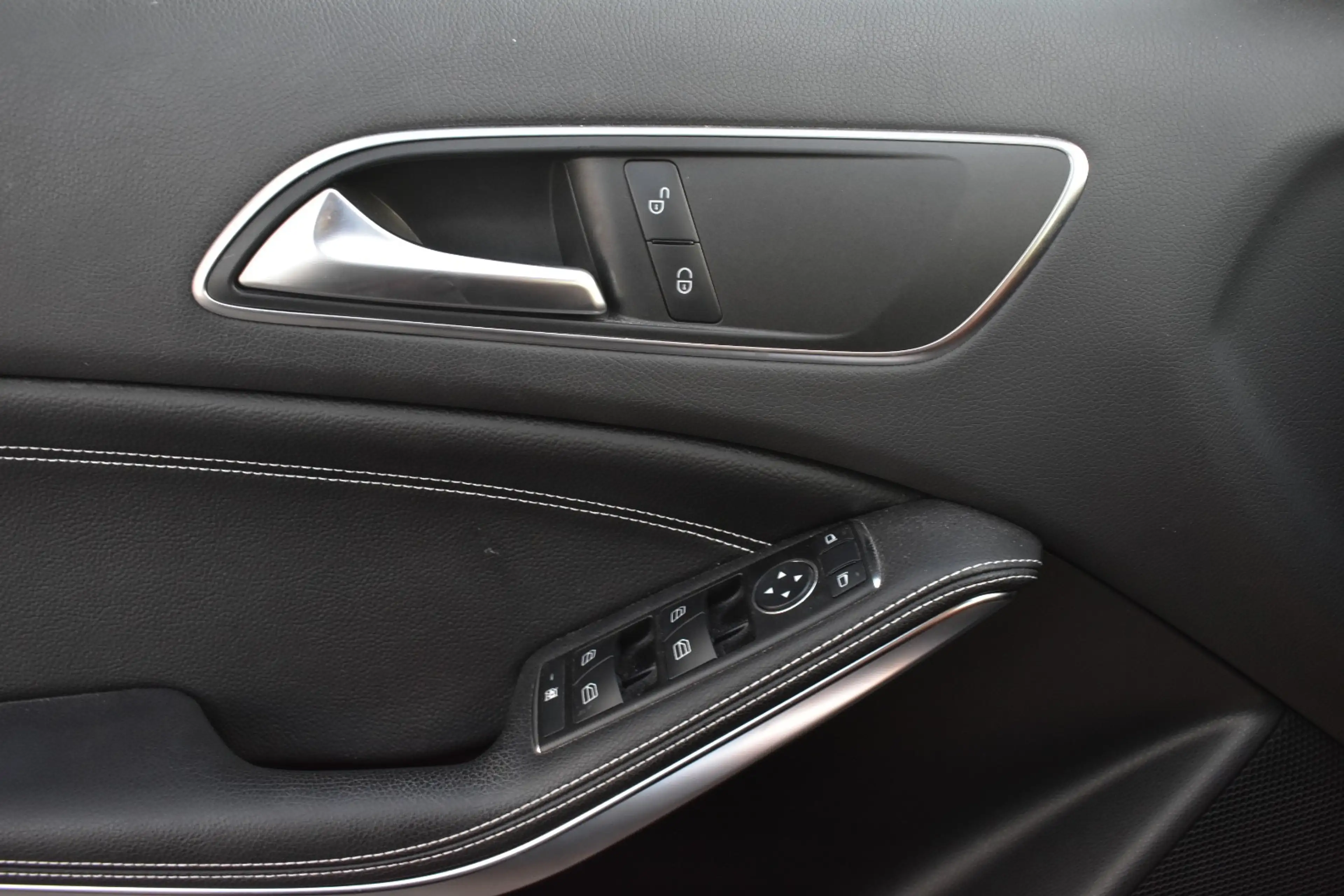 Mercedes-Benz A 200 I Style / Sportzetels / Leder / PDC / Verw Zetels / Topstaat / Garantie — photo 6