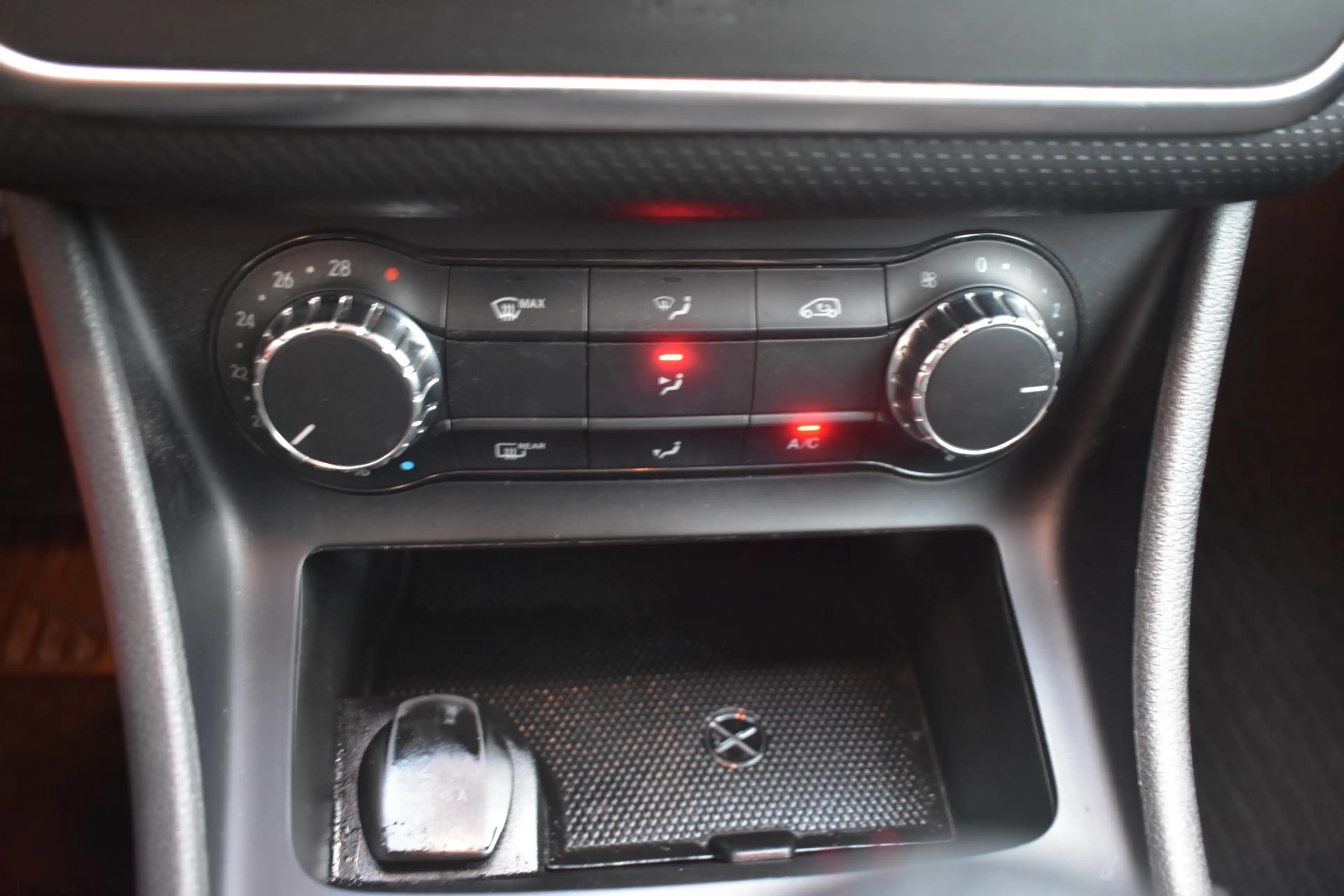 Mercedes-Benz A 200 I Style / Sportzetels / Leder / PDC / Verw Zetels / Topstaat / Garantie — photo 9