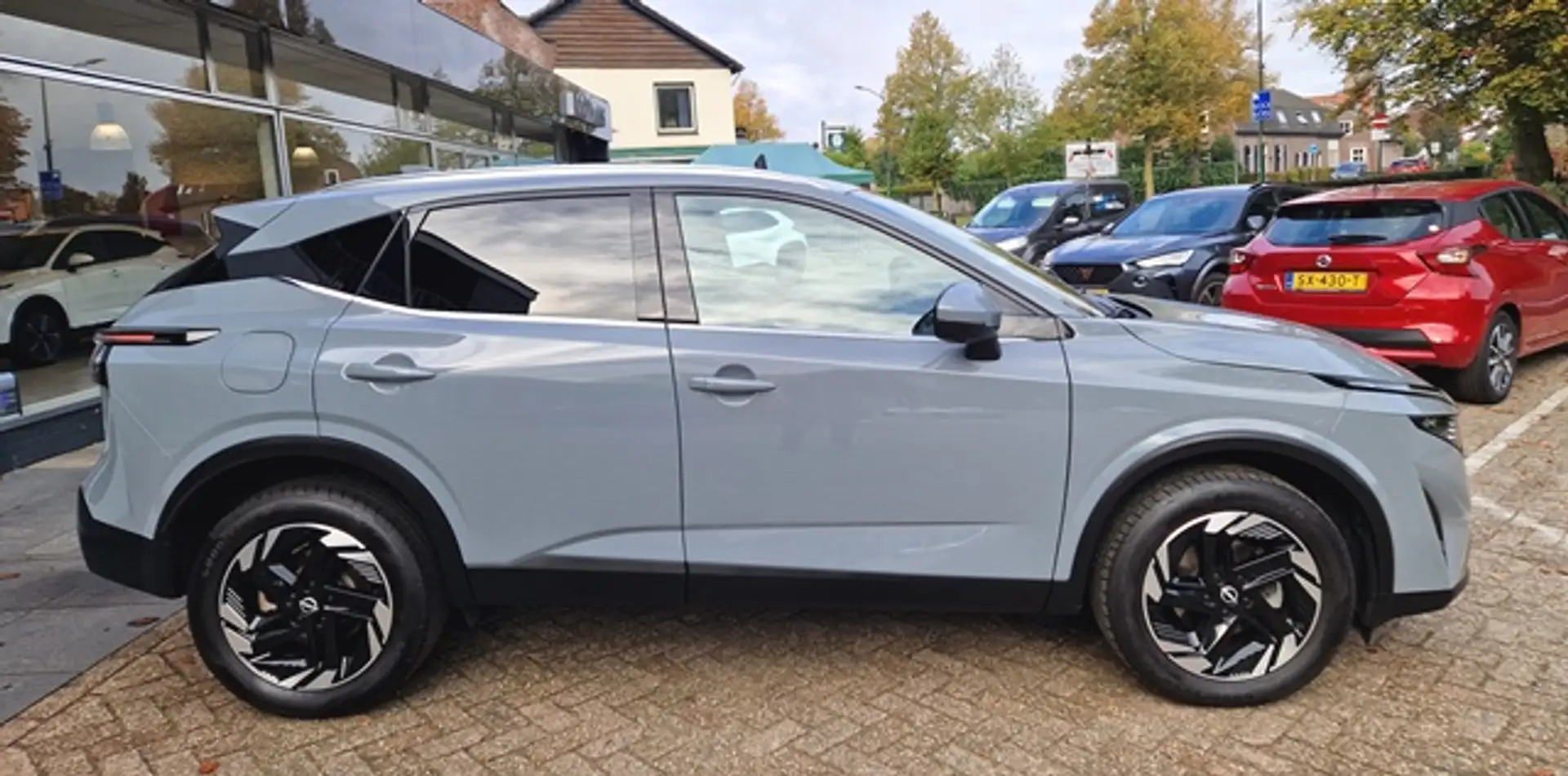 Nissan Qashqai 1.3 158PK DIG-Turbo Mild-Hybrid X-Tronic A/T N-Con Grijs - 2