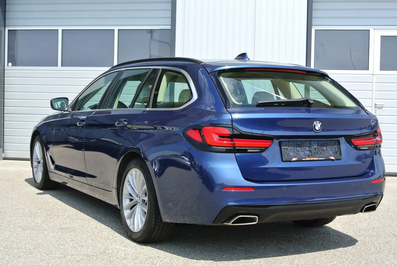 BMW 518 d touring Aut.  * LEDER * LED * NAVI * Modrá - 2