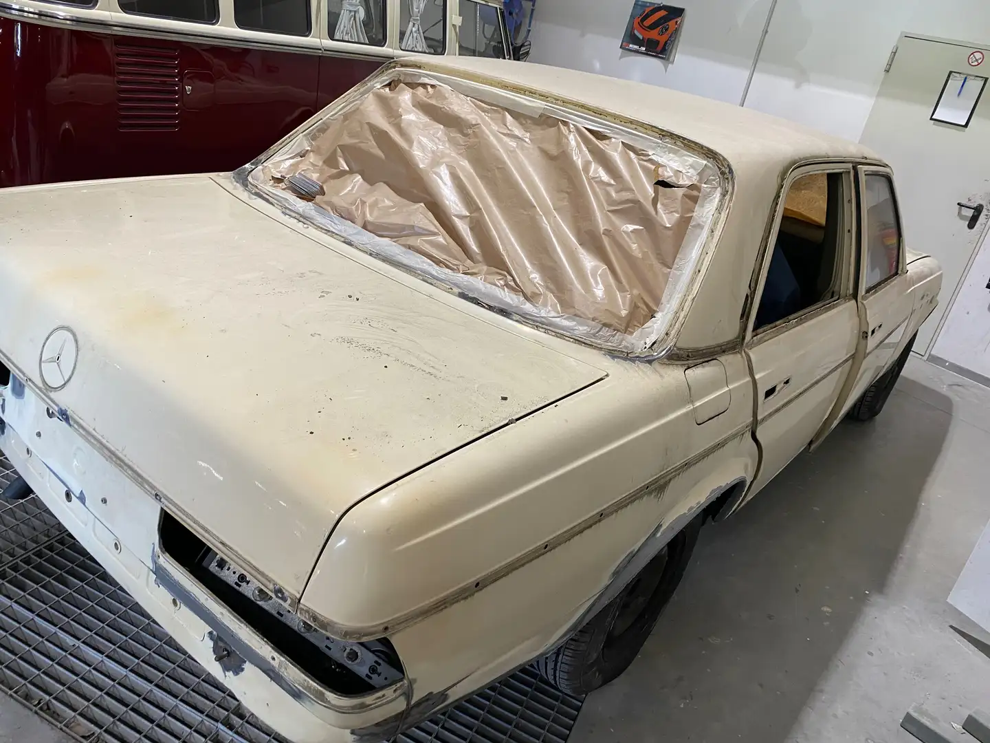 Mercedes-Benz 200 w123 typ 200 Beige - 2
